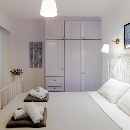Callisto Houses Semesterbostad