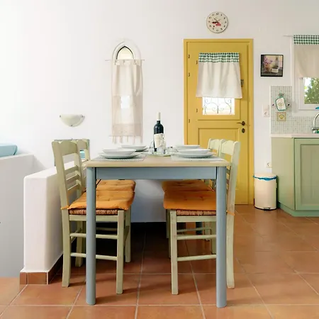 Callisto Houses Semesterbostad